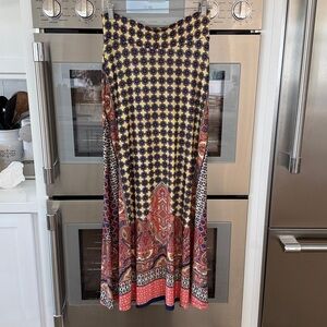 Veronica M maxi skirt in excellent condition.  Skirt has an elastic waste.